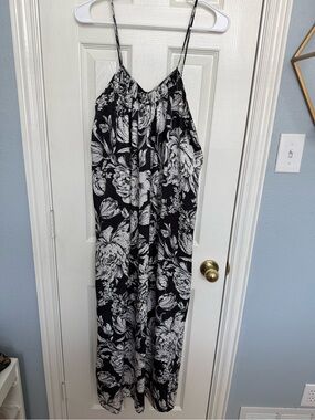Mary McFadden Collection Black and White Floral nightgown and belted robe